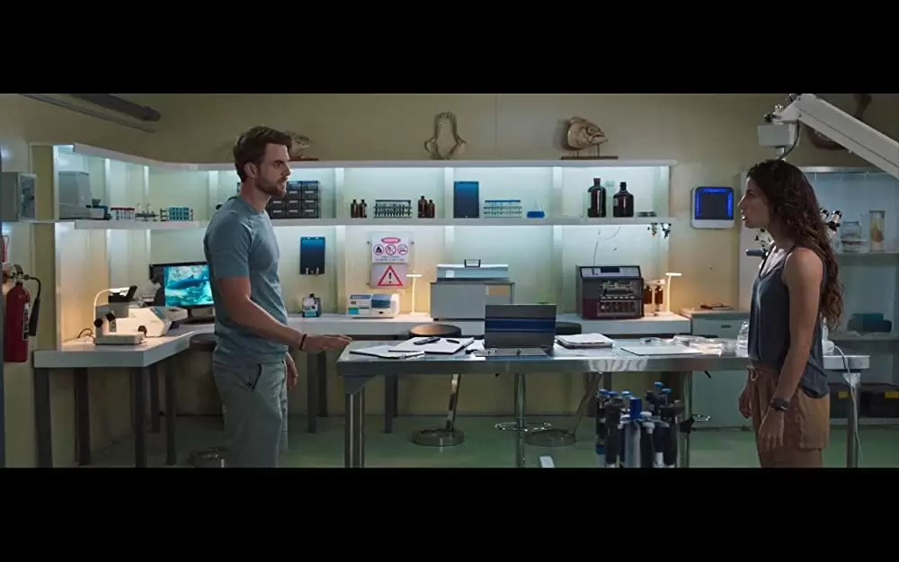 「ディープ・ブルー3」タニア・レイモンド & Nathaniel Buzolicの画像