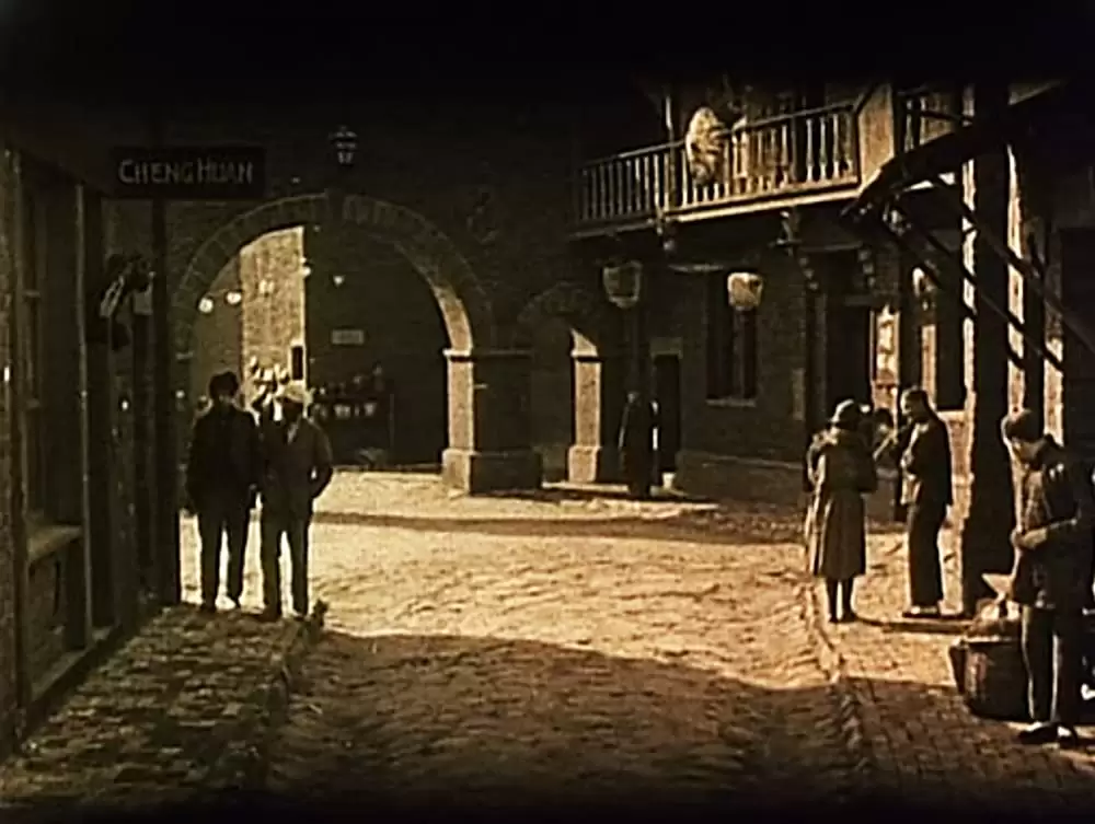 散り行く花の画像