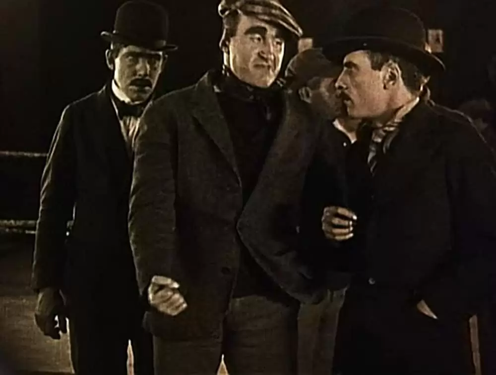 「散り行く花」ドナルド・クリスプの画像