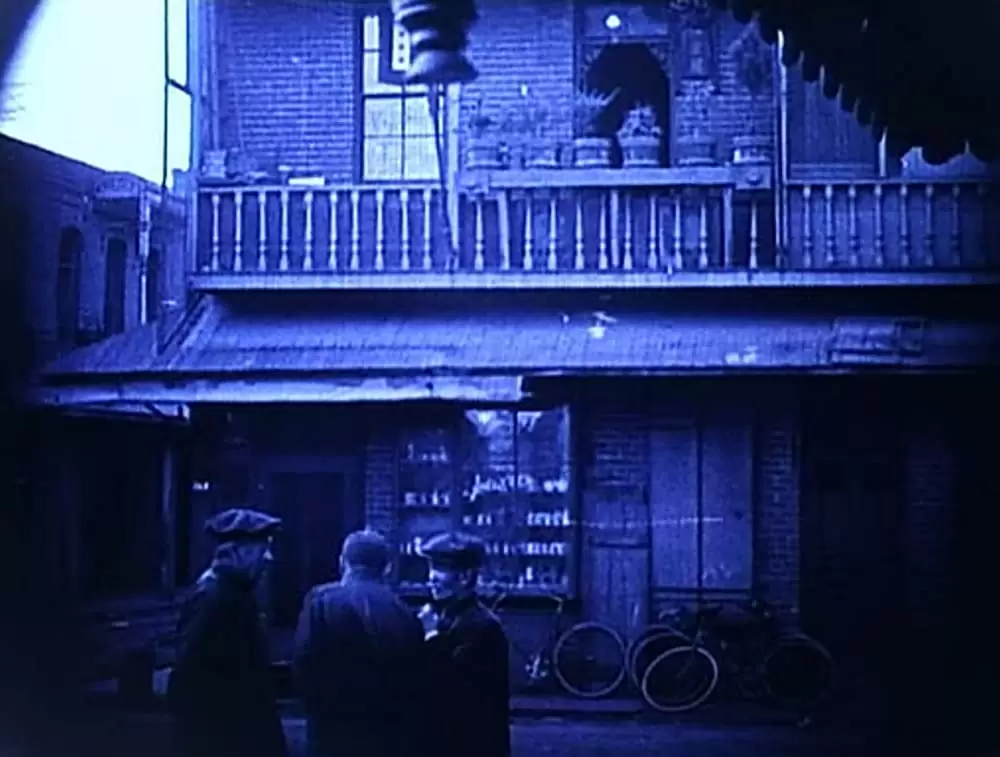 散り行く花の画像