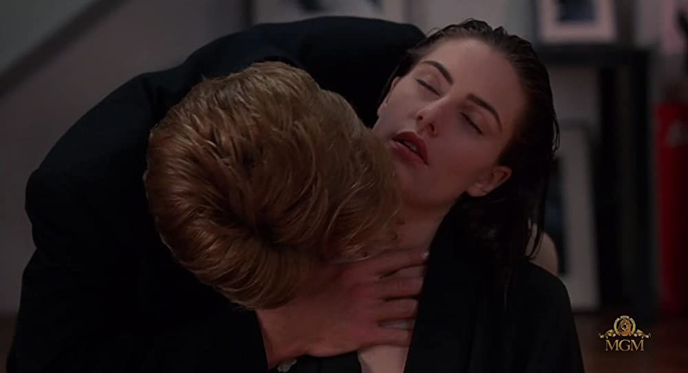 水曜日に抱かれる女の画像