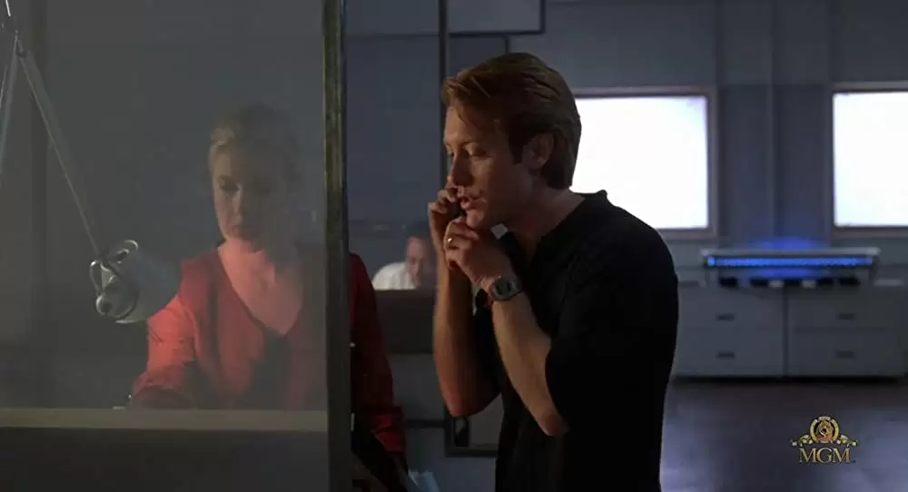 水曜日に抱かれる女の画像