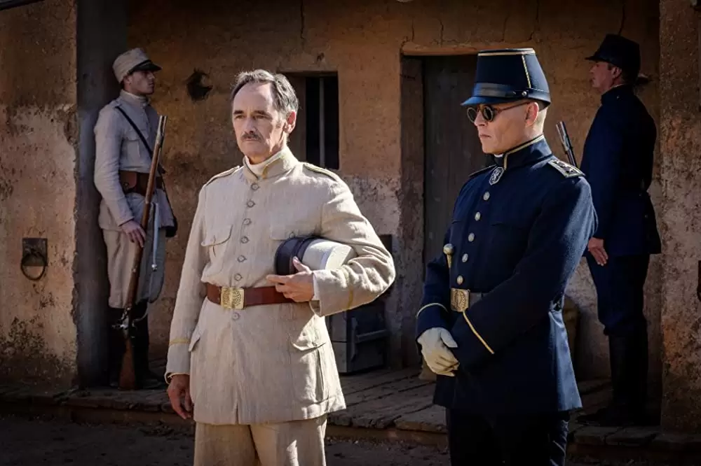 「ウェイティング・バーバリアンズ 帝国の黄昏」ジョニー・デップ & マーク・ライランスの画像