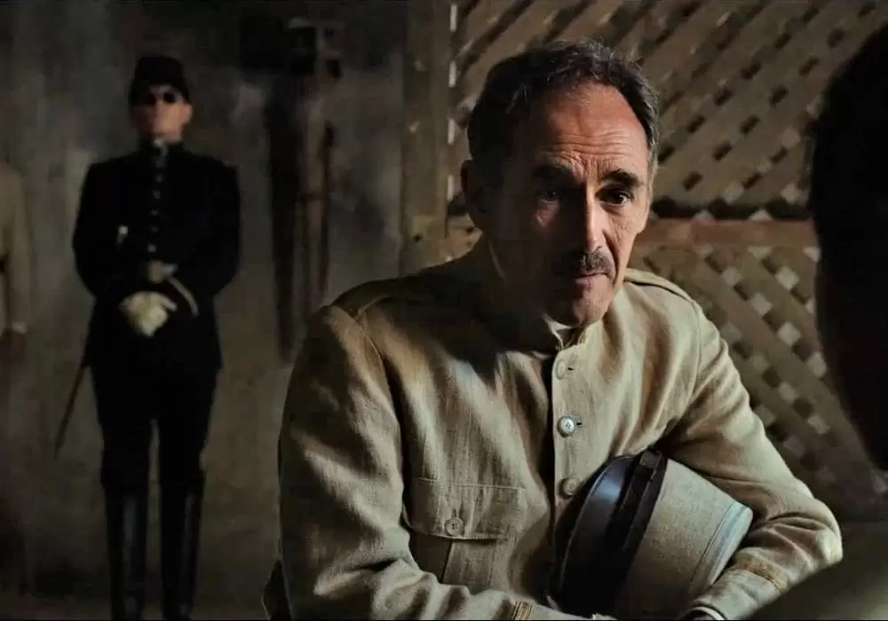 「ウェイティング・バーバリアンズ 帝国の黄昏」マーク・ライランスの画像