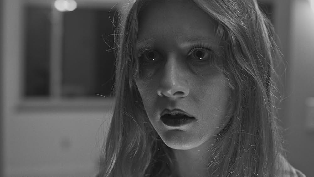 A Ghost Waits（原題）の画像