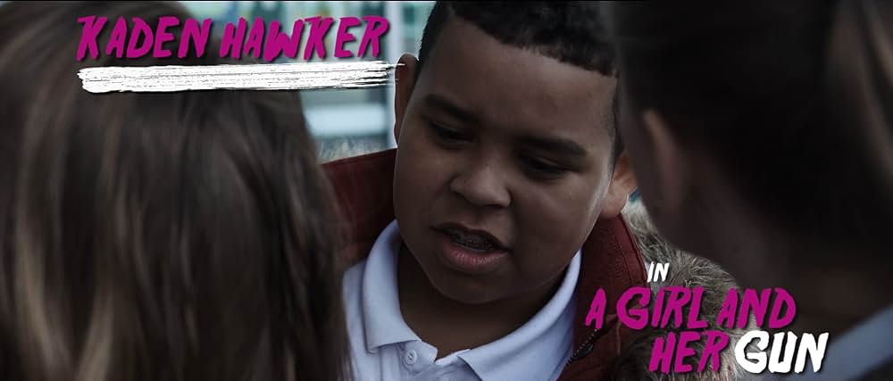 少女と拳銃の画像