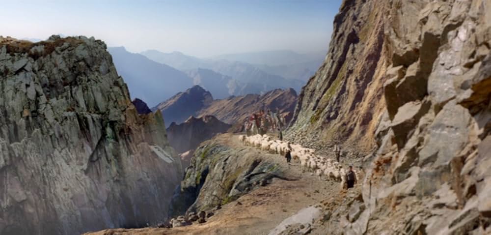 酸っぱいリンゴの木の下での画像