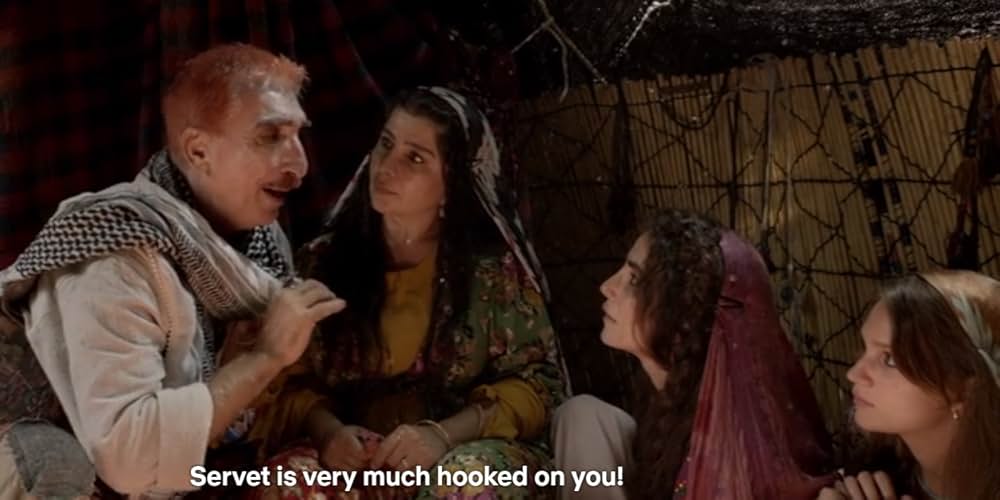 酸っぱいリンゴの木の下での画像