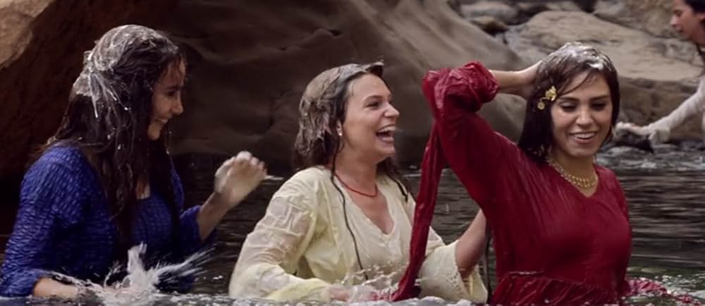 酸っぱいリンゴの木の下での画像