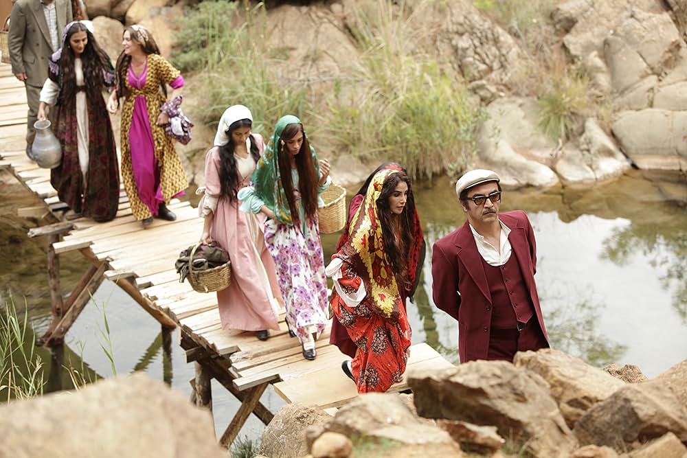 酸っぱいリンゴの木の下での画像