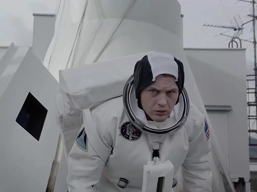 「アスファルト」マイケル・ピットの画像