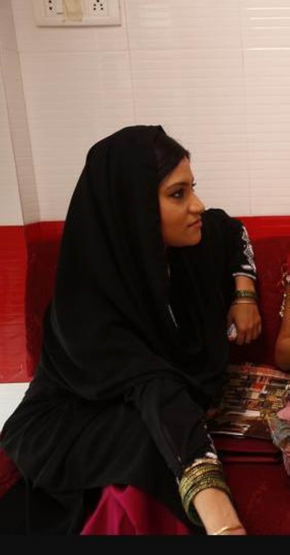 ブルカの中の口紅の画像