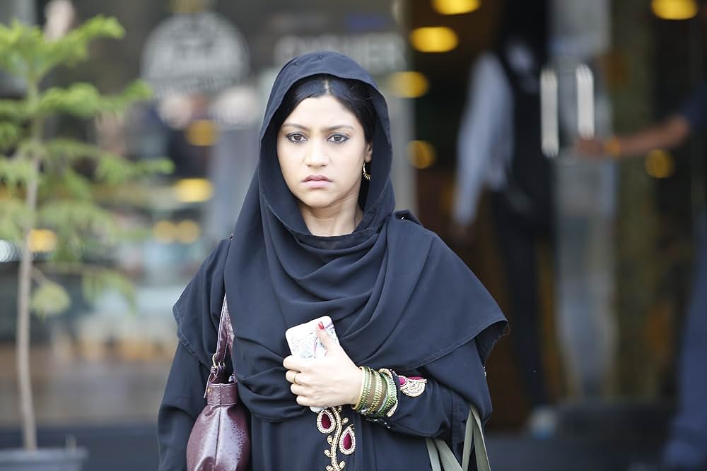 ブルカの中の口紅の画像