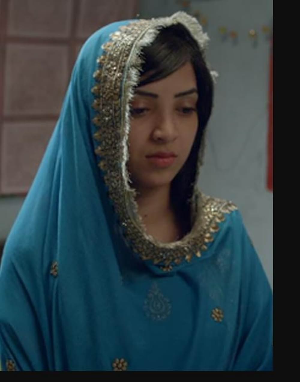 ブルカの中の口紅の画像