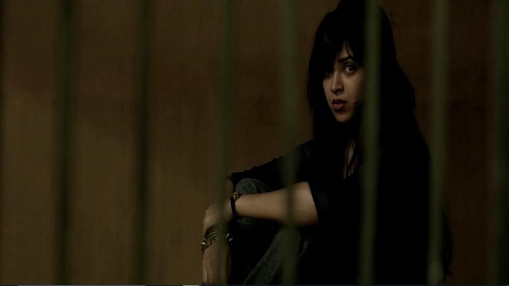 ブルカの中の口紅の画像