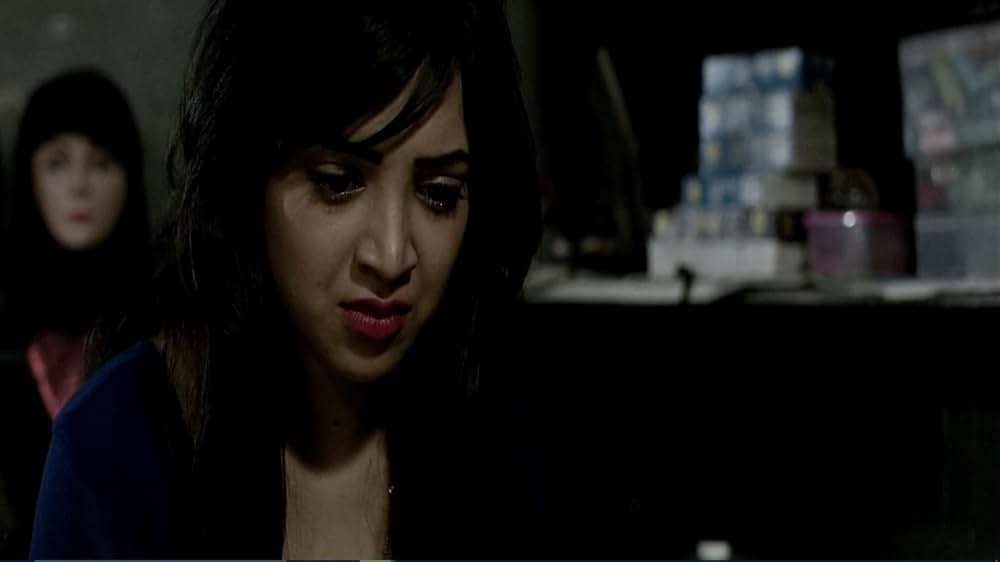 ブルカの中の口紅の画像