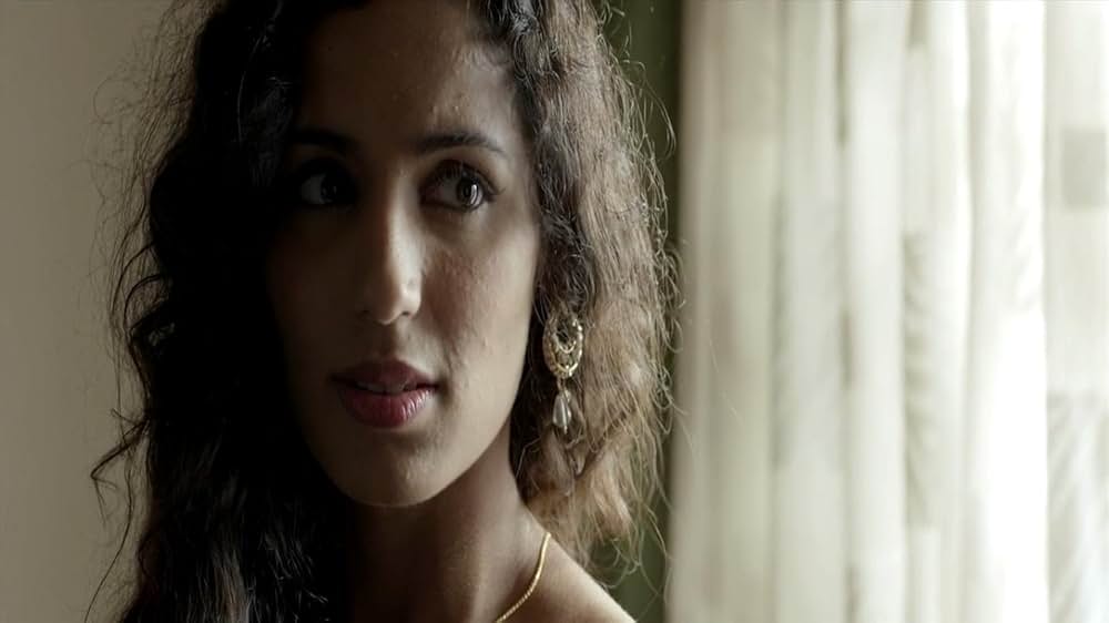 ブルカの中の口紅の画像