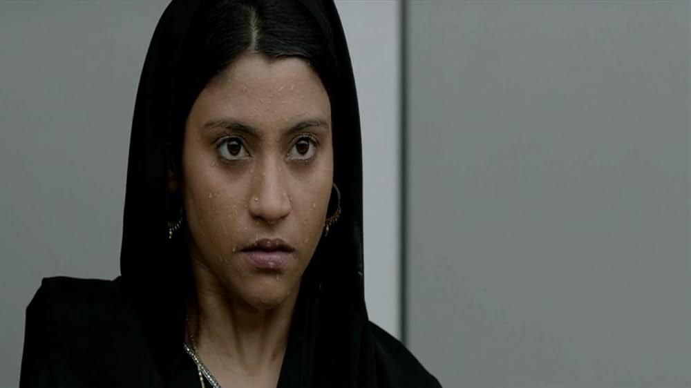 ブルカの中の口紅の画像