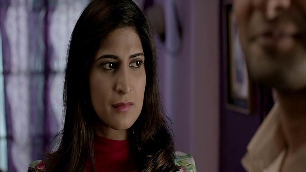 ブルカの中の口紅の画像