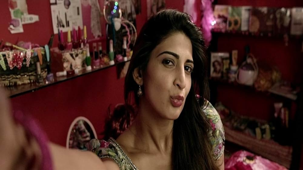 ブルカの中の口紅の画像