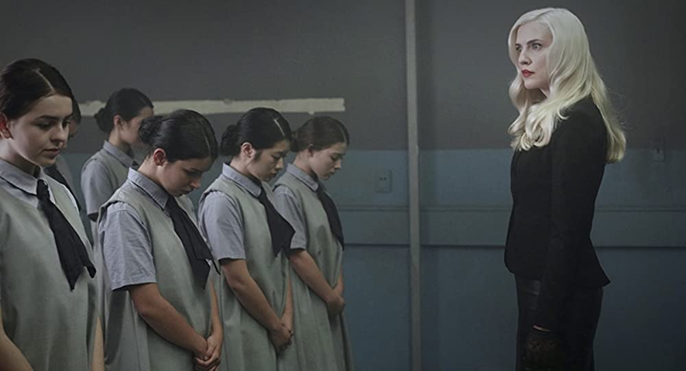 レベル16 服従の少女たちの画像