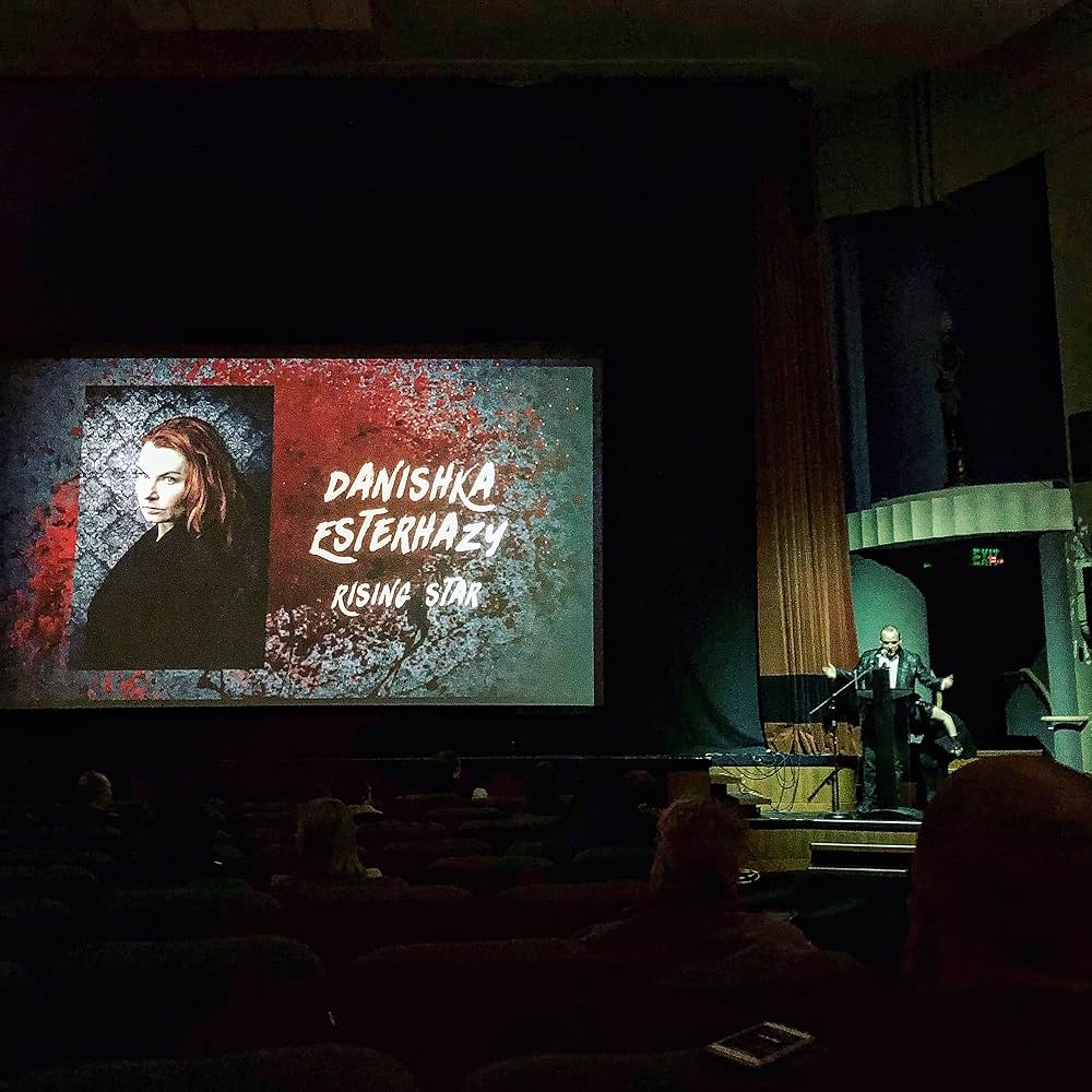 レベル16 服従の少女たちの画像