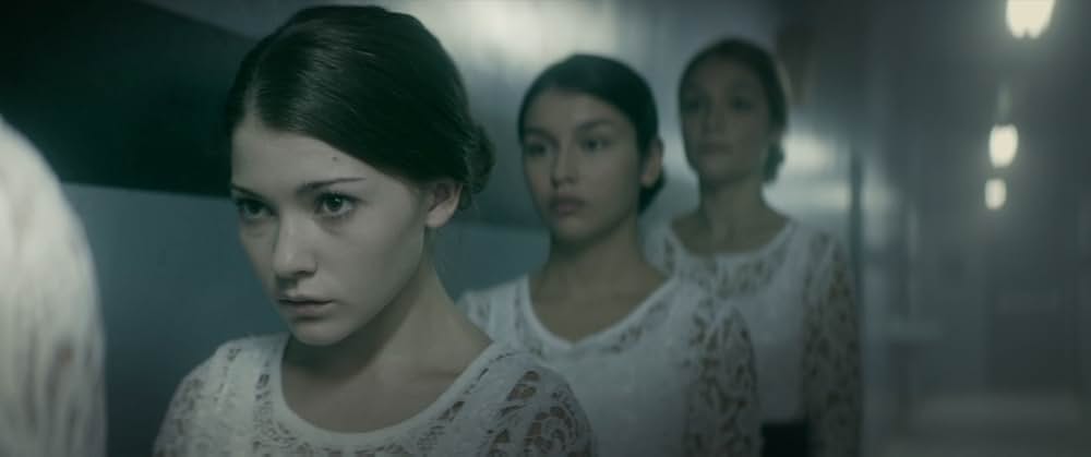 レベル16 服従の少女たちの画像