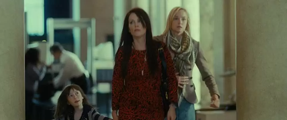 「メイジーの瞳」ジュリアン・ムーア & ジョアンナ・バンダーハム & オナタ・アプリールの画像