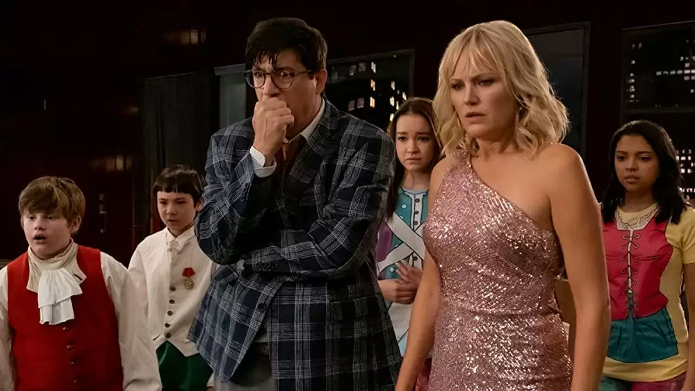 「スリープオーバー 夜の大冒険」Malin Åkerman & ケン・マリーノ & Lucas Jaye & Maxwell Simkins & Cree Cicchino & セイディ・スタンリーの画像