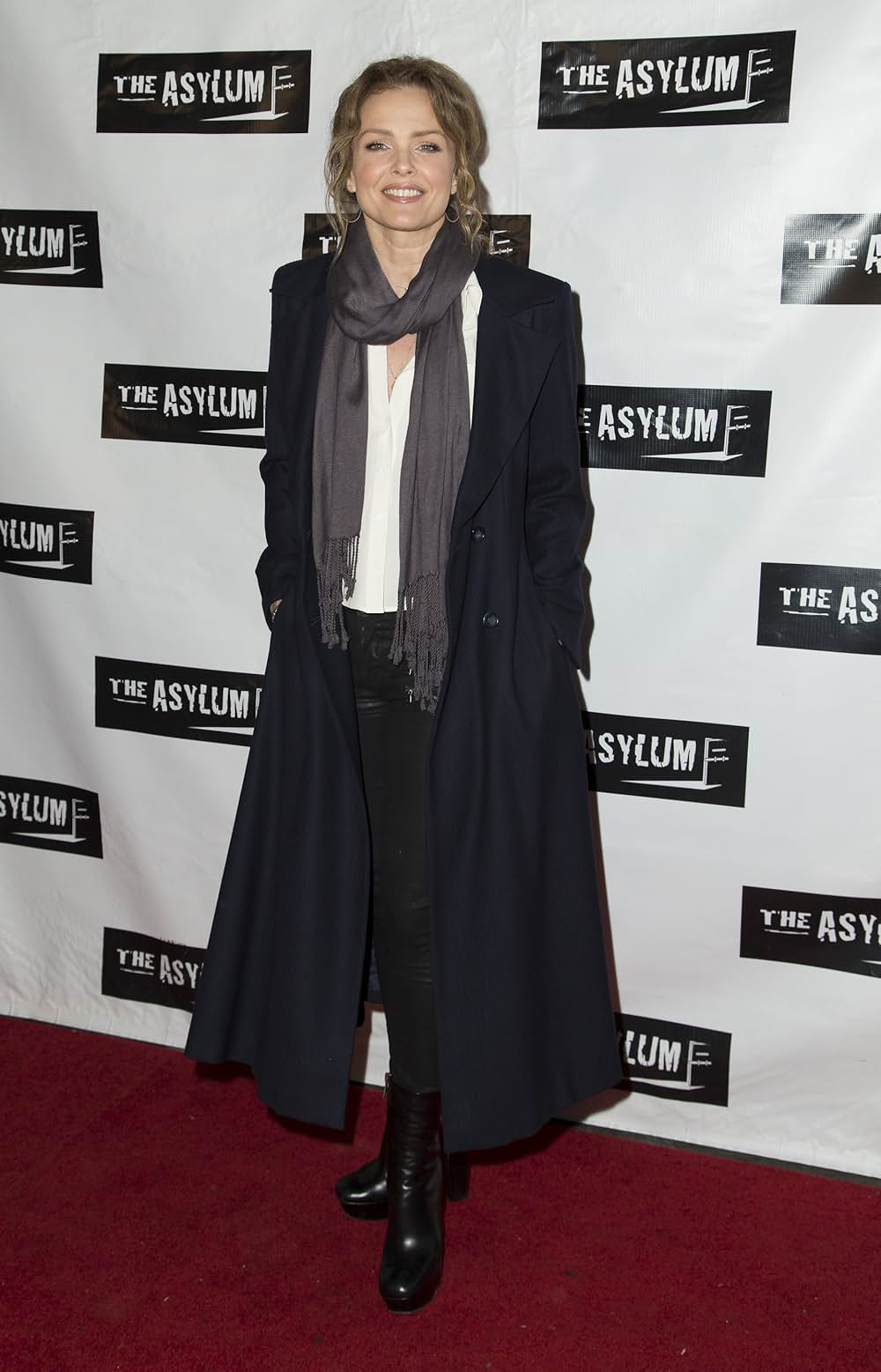 赤ずきんvs狼男の画像