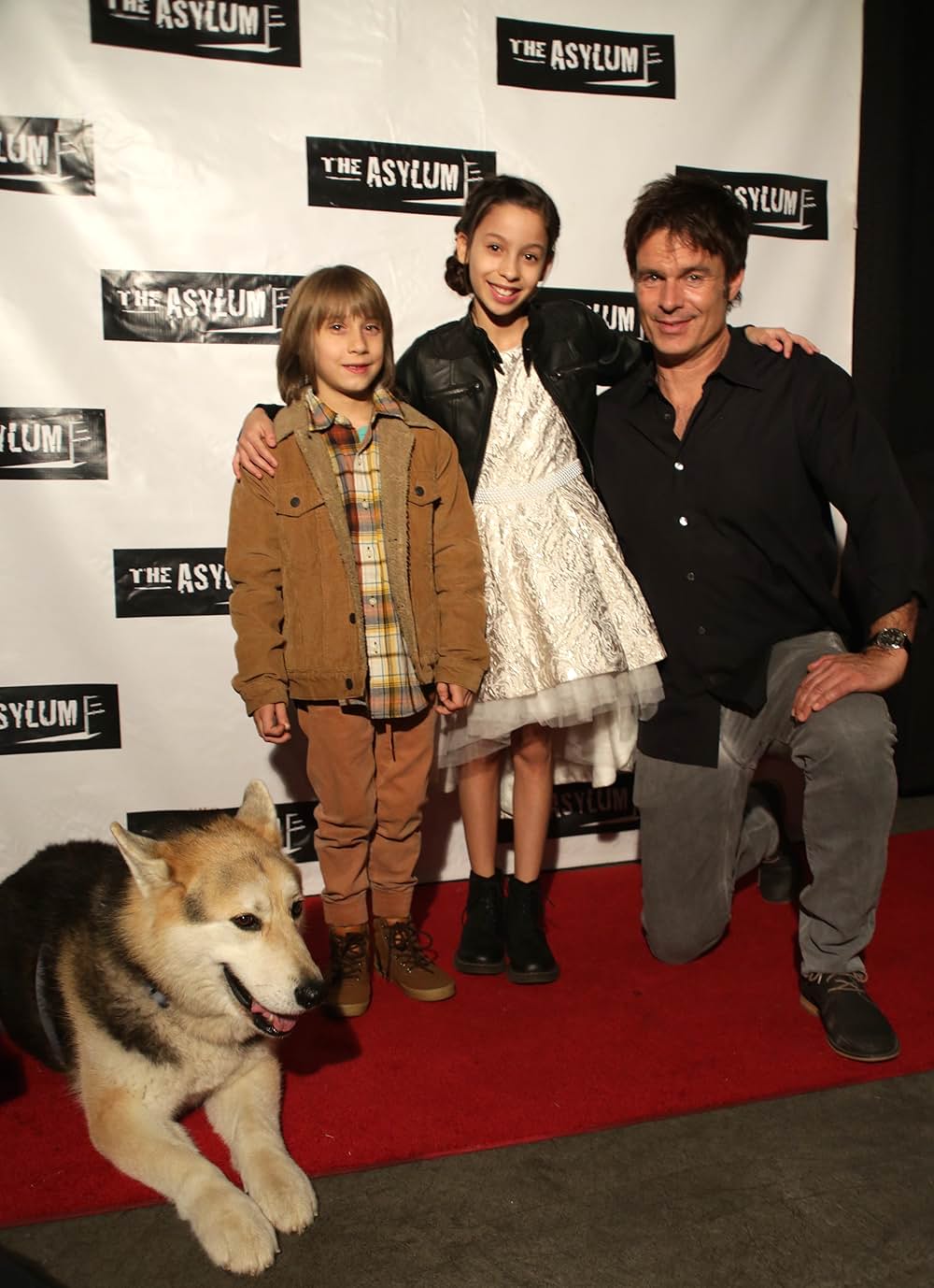 赤ずきんvs狼男の画像