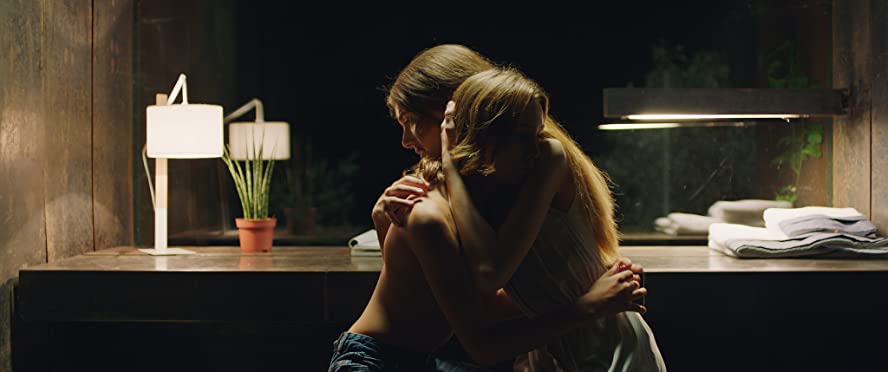 黒い箱のアリスの画像