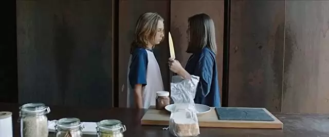 黒い箱のアリスの画像