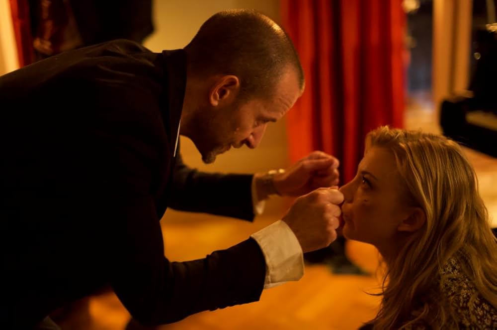 インビジブル 暗殺の旋律を弾く女の画像