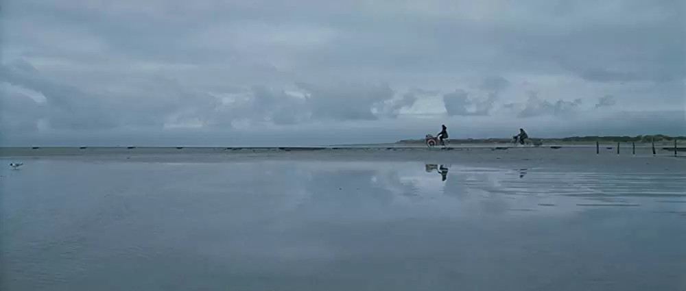 愛を複製する女の画像