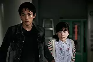 「劇場霊」町田啓太 & 島崎遥香の画像