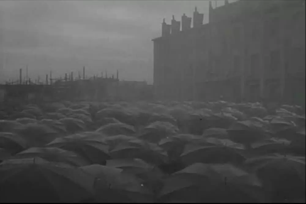 満員電車の画像