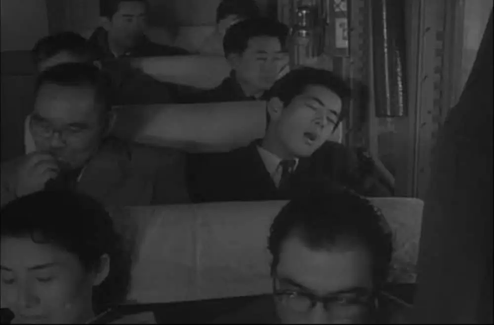 満員電車の画像