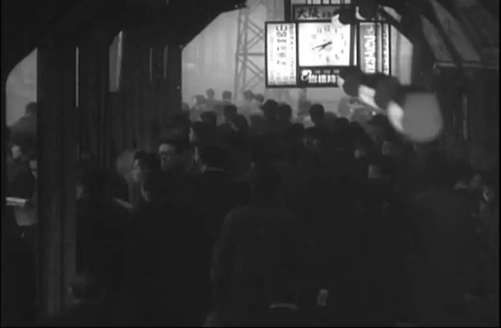 満員電車の画像