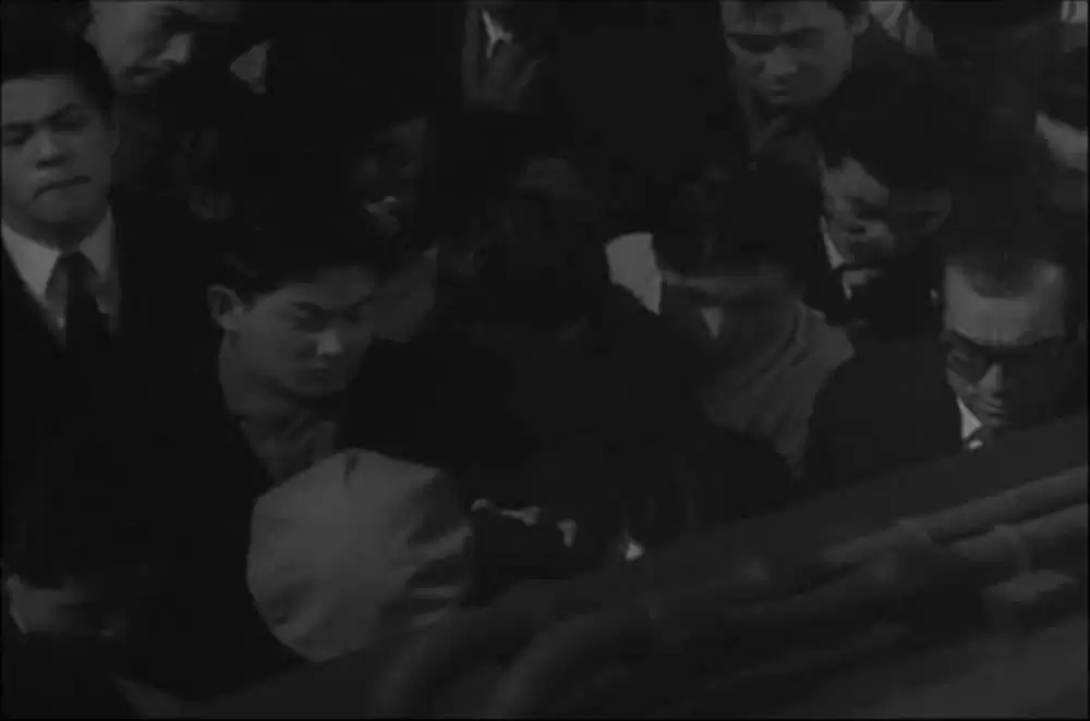 満員電車の画像