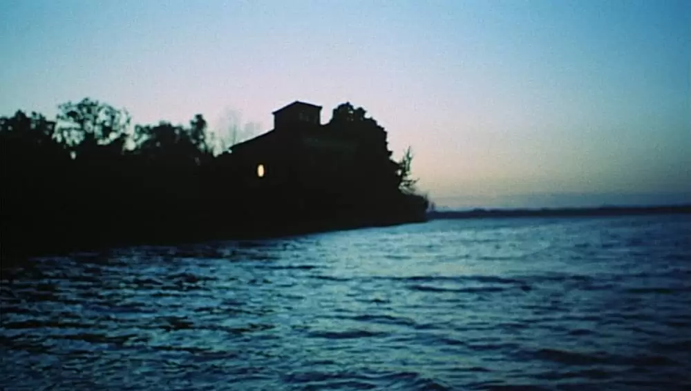 血みどろの入江の画像