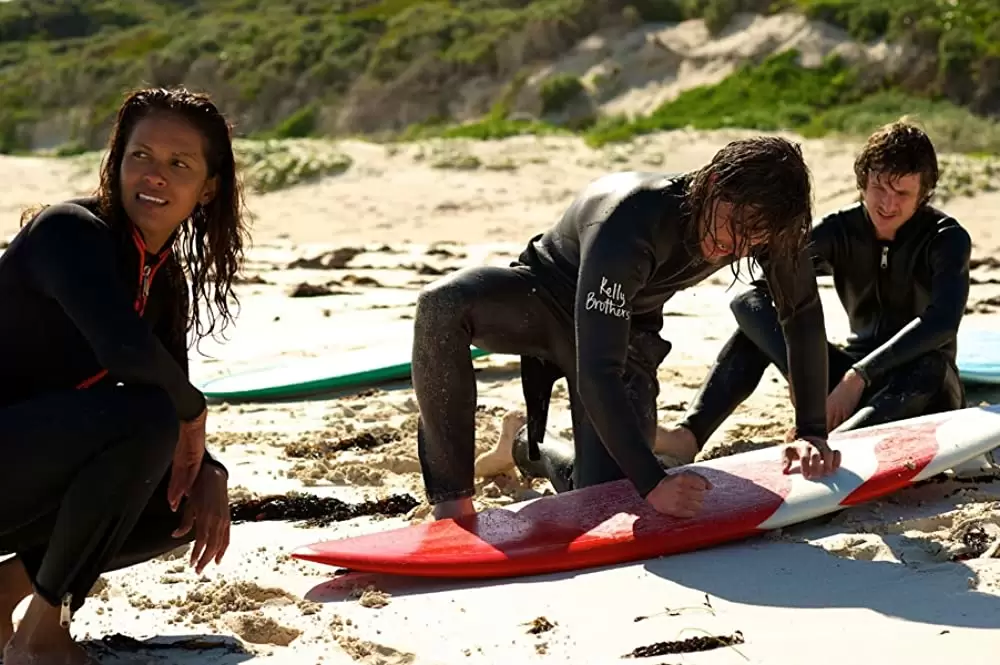 「ドリフト 神がサーフする場所」ゼイビア・サミュエル & Aaron Glenane & Lesley-Ann Brandtの画像
