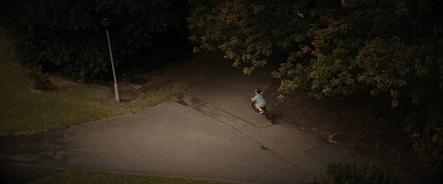 ホール・イン・ザ・グラウンドの画像