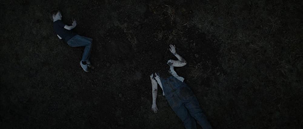 ホール・イン・ザ・グラウンドの画像