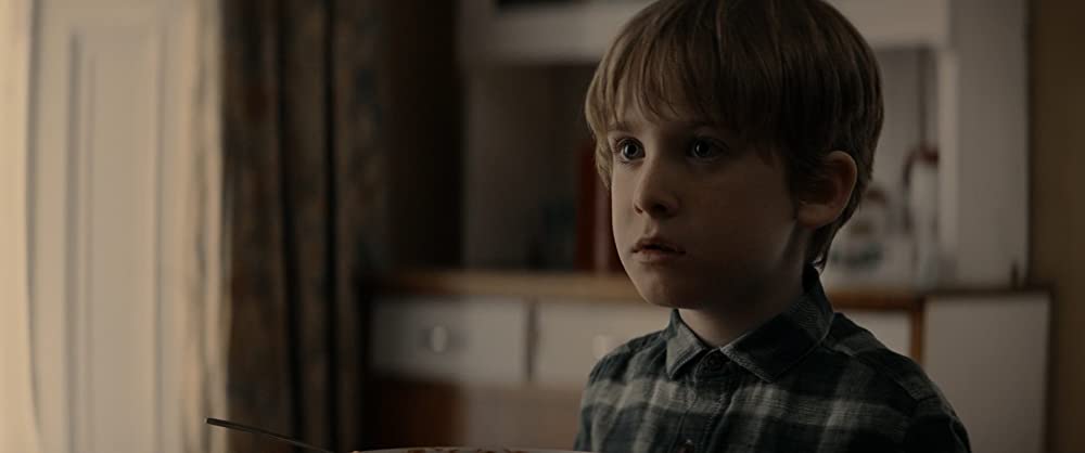 ホール・イン・ザ・グラウンドの画像