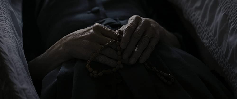 ホール・イン・ザ・グラウンドの画像