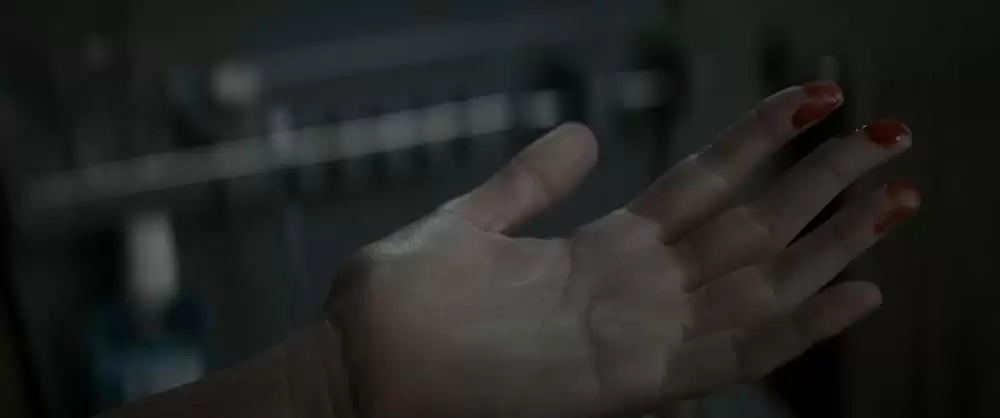 ホール・イン・ザ・グラウンドの画像