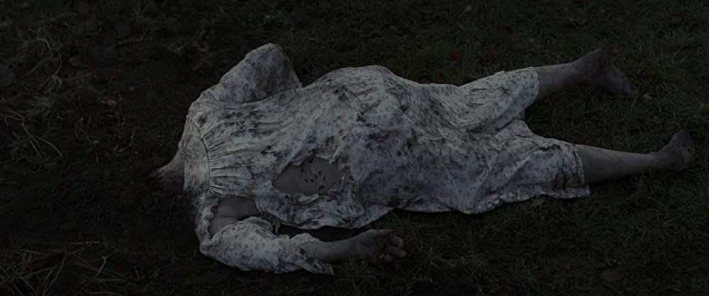 ホール・イン・ザ・グラウンドの画像