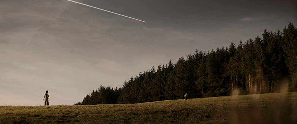 ホール・イン・ザ・グラウンドの画像