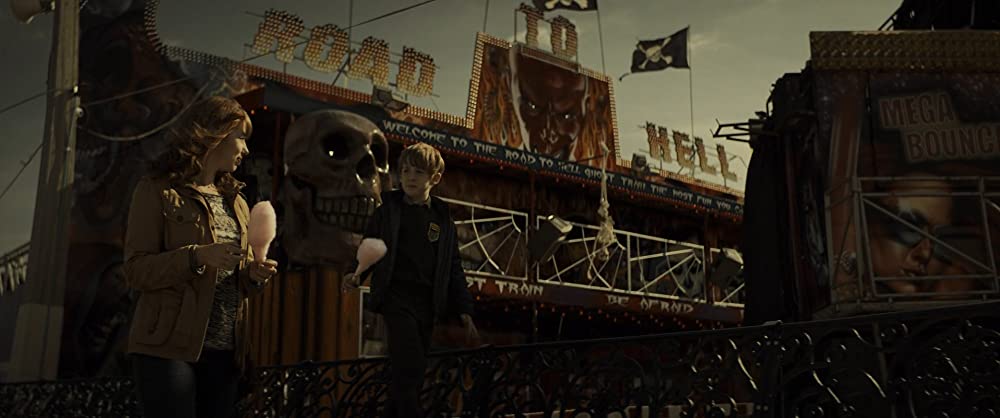 ホール・イン・ザ・グラウンドの画像